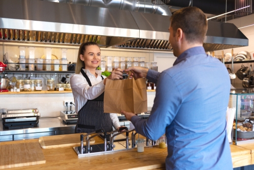Speisen To-go können in kundeneigene Behältnisse gefüllt werden Speisen To-go können in kundeneigene Behältnisse gefüllt werden