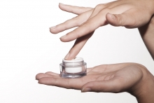 Mikrobiologische Stabilität von Kosmetika – der Konservierungsbelastungstest
