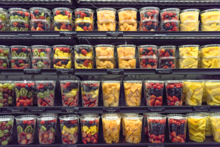 Lebensmittelüberwachung checkt Hygiene bei dem Umgang mit vorgeschnittenem Obst - Risiko einer mikrobiellen Belastung z.B. mit E.coli, Listeria monocytogenes und Salmonella Lebensmittelüberwachung checkt Hygiene bei dem Umgang mit vorgeschnittenem Obst - Risiko einer mikrobiellen Belastung z.B. mit E.coli, Listeria monocytogenes und Salmonella