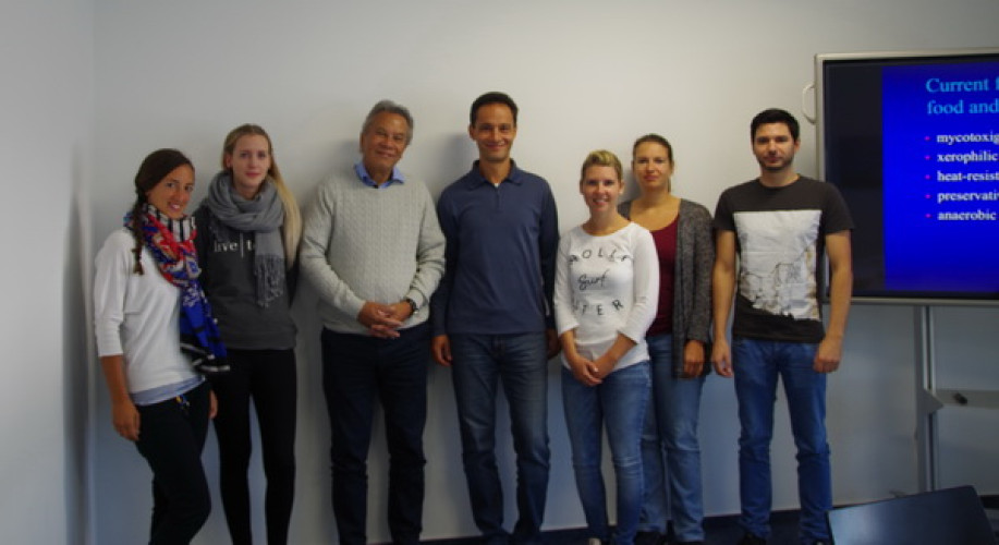 Interne BAV Fortbildung zu Pilzidentifizierungen mit Prof. Dr. Dr. Robert A. Samson Interne BAV Fortbildung zu Pilzidentifizierungen mit Prof. Dr. Dr. Robert A. Samson