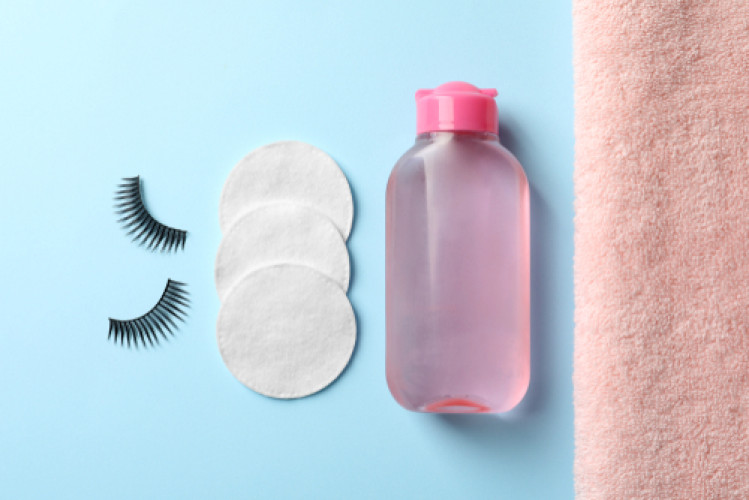 Eye make-up remover in the Eco-Test magazine January 2023 - AOX/EOX, silicones, and paraffins detectable Eye make-up remover in the Eco-Test magazine January 2023 - AOX/EOX, silicones, and paraffins detectable
