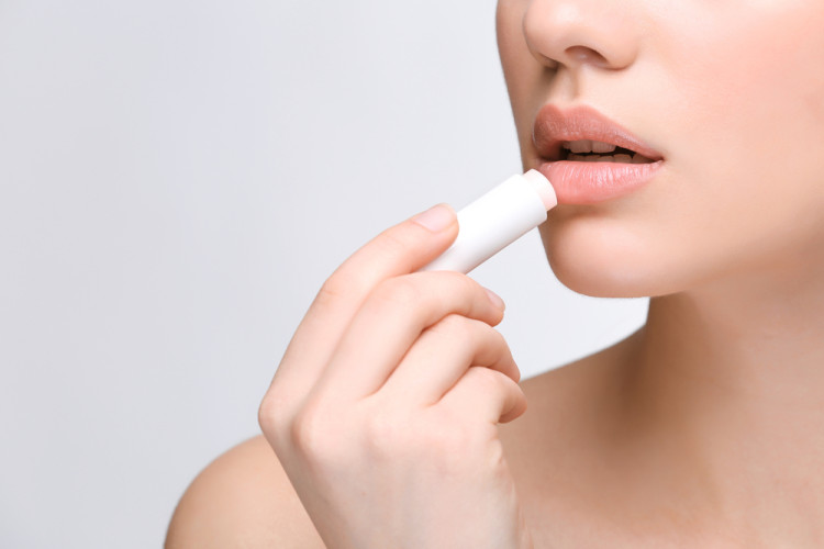 Lippenpflege mit UV-Schutz – Testbericht in der Zeitschrift Öko-Test Lippenpflege mit UV-Schutz – Testbericht in der Zeitschrift Öko-Test