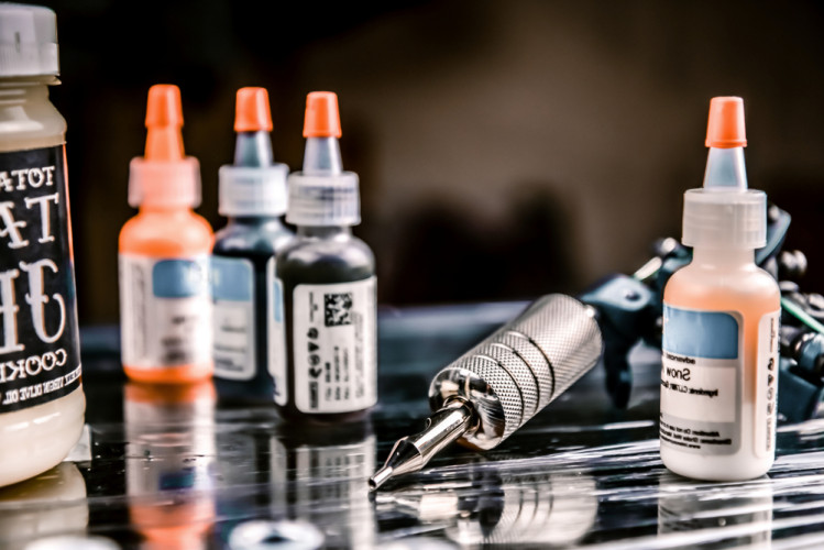 Chemische Rückstände in kosmetischen Produkten und Tattoofarben Chemische Rückstände in kosmetischen Produkten und Tattoofarben