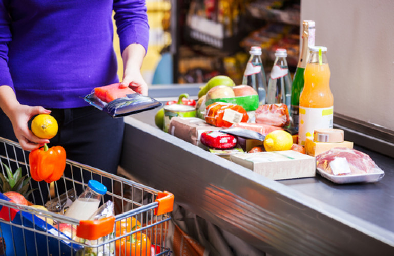 Verbraucherzentrale fordert neuen Rechtsrahmen für Schadstoffe (wie z. B. MOSH/POSH und MOAH, Weichmacher, Bisphenol A, Melamin, Formaldehyd usw.) in Lebensmittelverpackungen Verbraucherzentrale fordert neuen Rechtsrahmen für Schadstoffe (wie z. B. MOSH/POSH und MOAH, Weichmacher, Bisphenol A, Melamin, Formaldehyd usw.) in Lebensmittelverpackungen