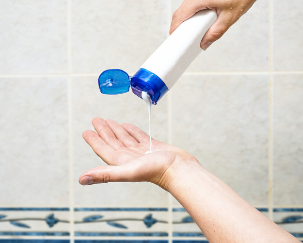 Mikroplastik: Eine Stoffgruppe in aller Munde – und auf jedem Haar? Mikroplastik: Eine Stoffgruppe in aller Munde – und auf jedem Haar?